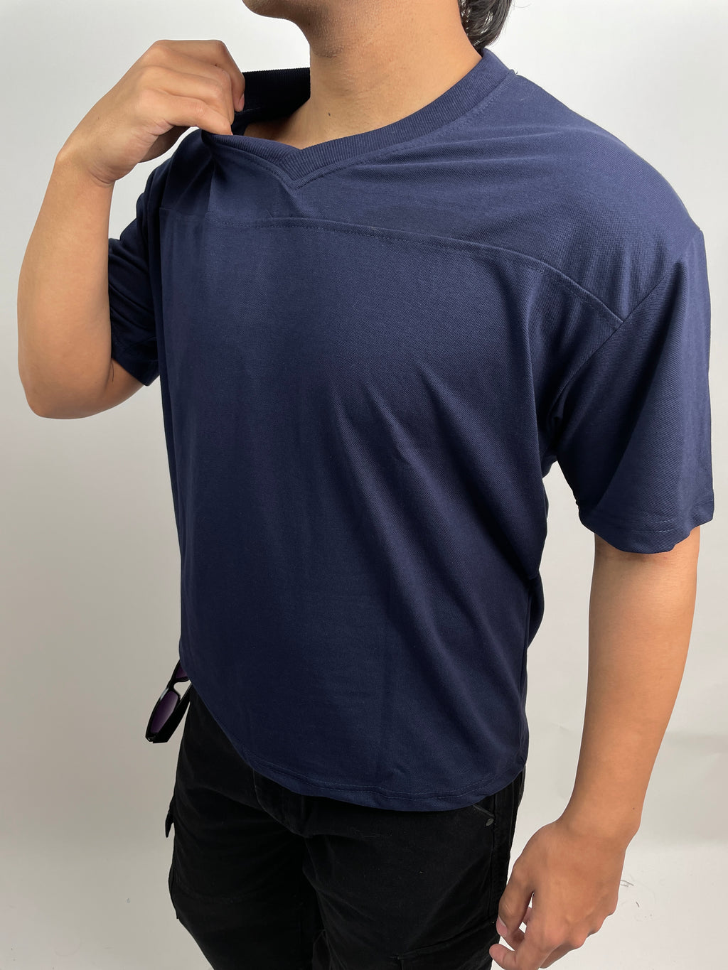 MIDNIGHT NAVY - OVERSIZED V-NECK