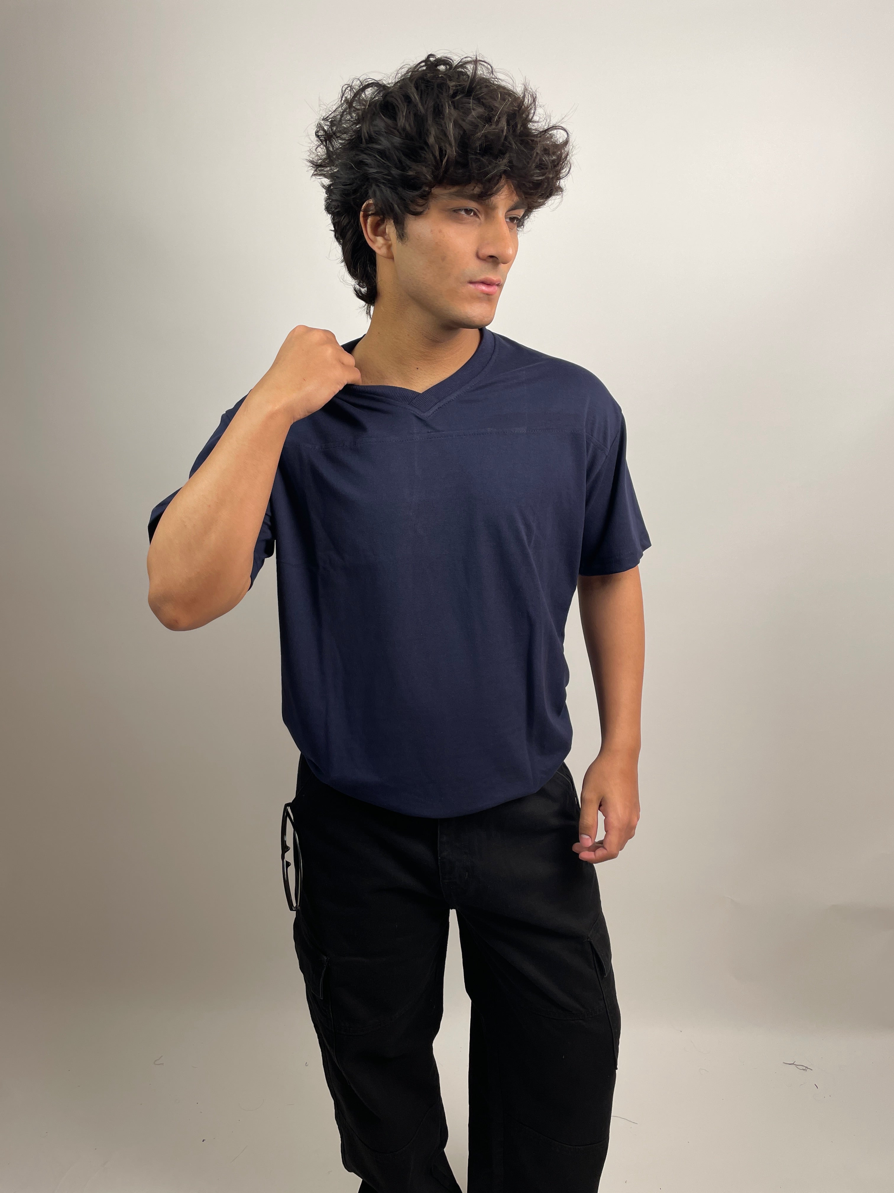 MIDNIGHT NAVY - OVERSIZED V-NECK