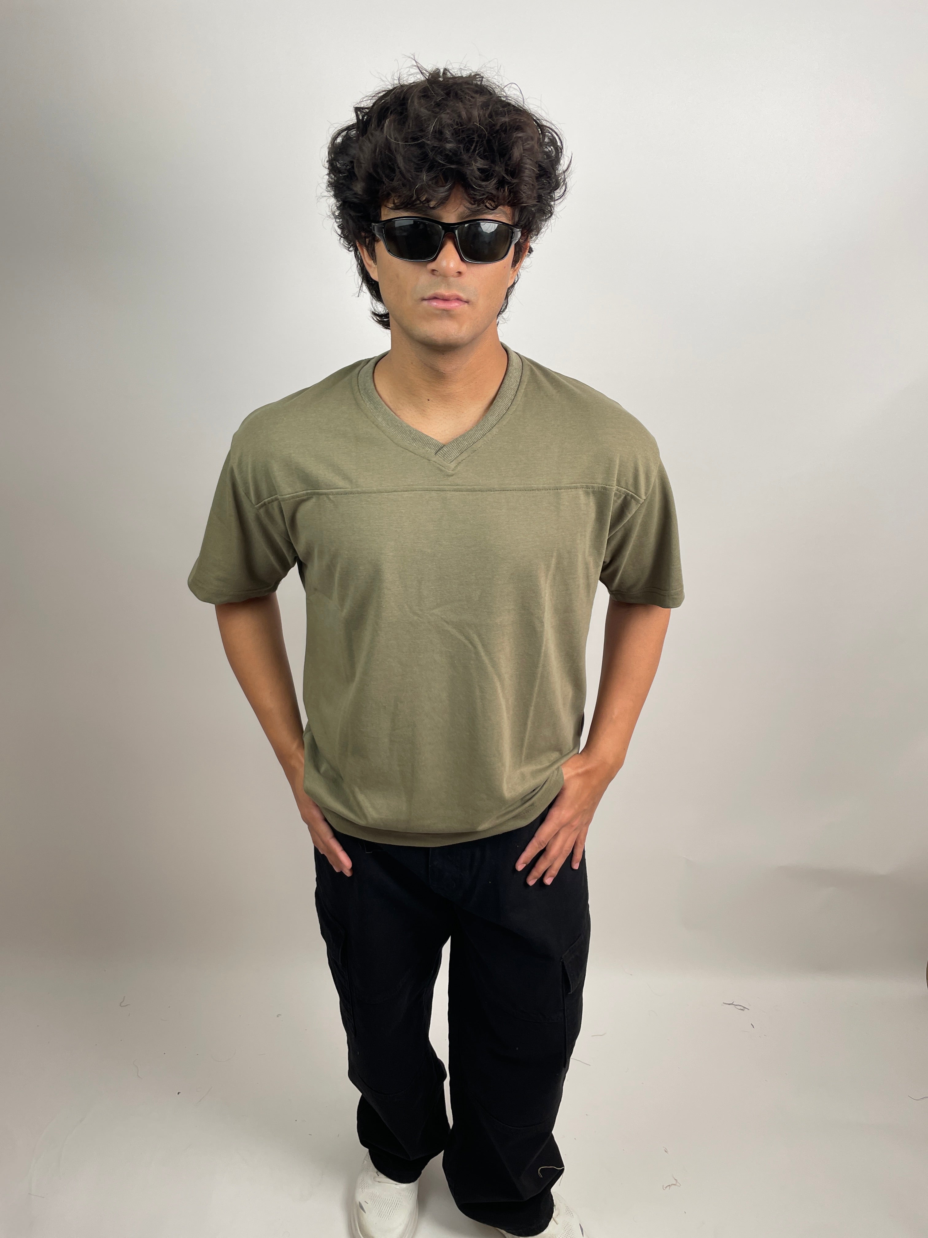 MOSS OLIVE - OVERSIZED V-NECK