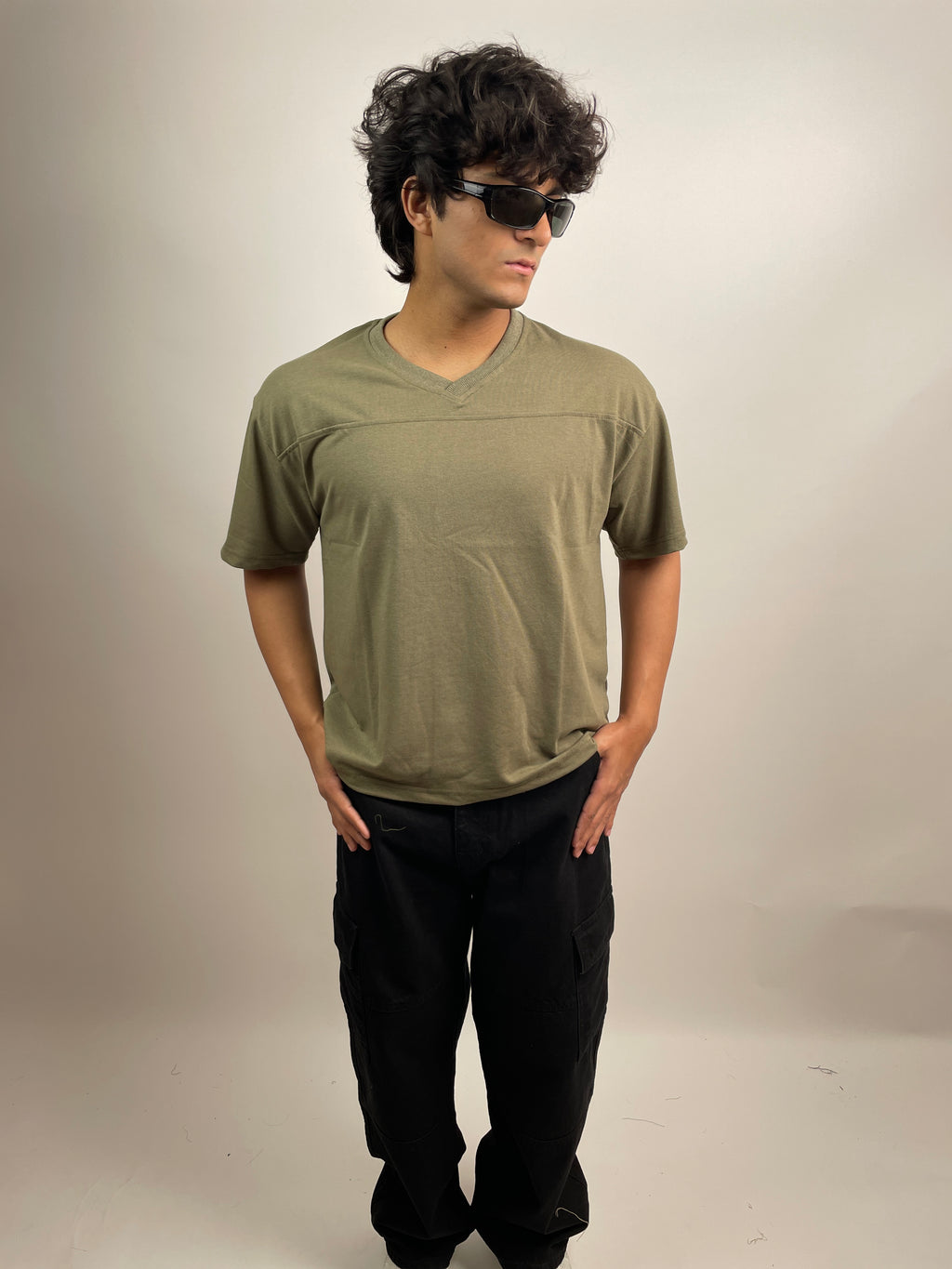 MOSS OLIVE - OVERSIZED V-NECK
