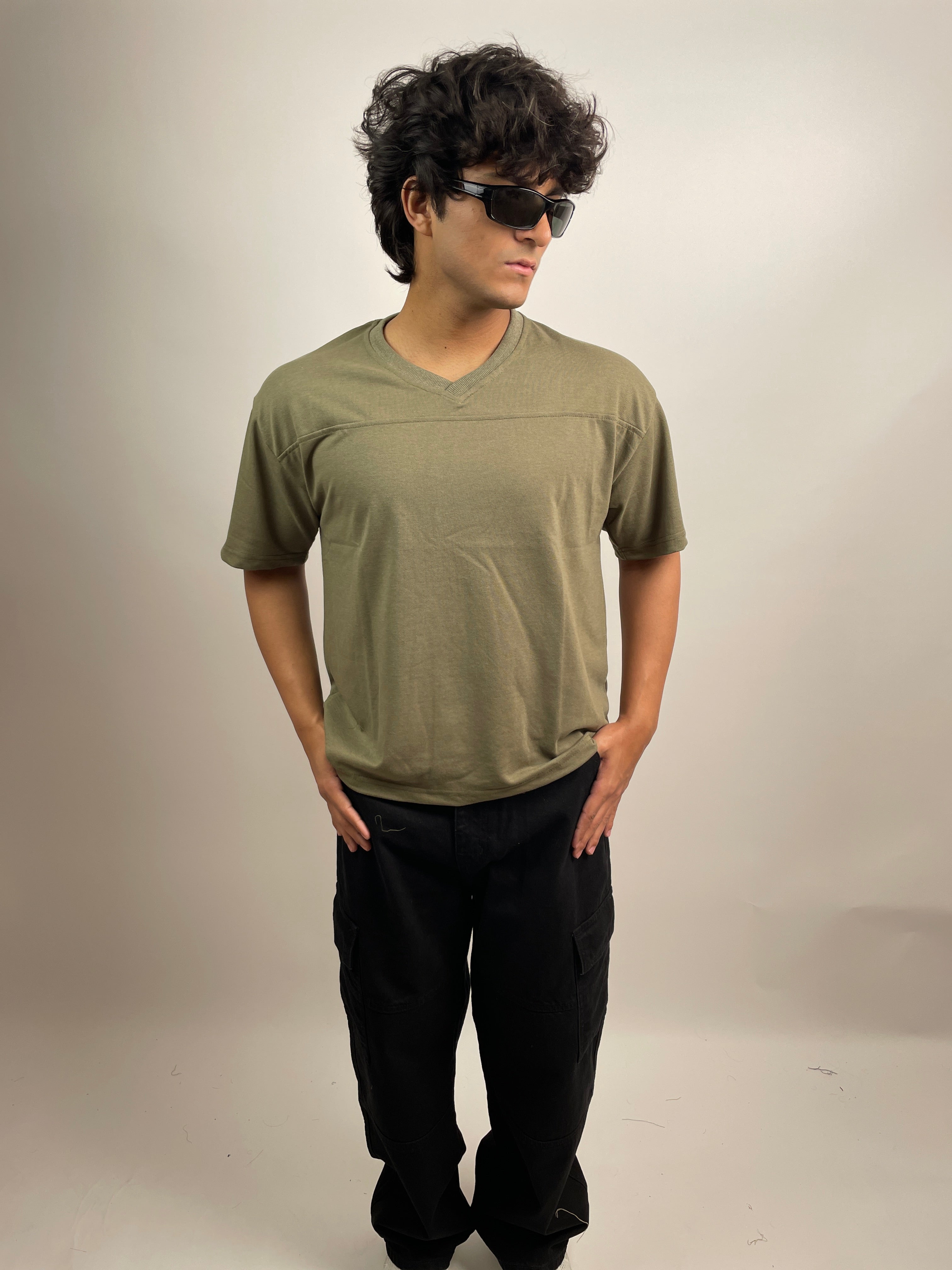 MOSS OLIVE - OVERSIZED V-NECK