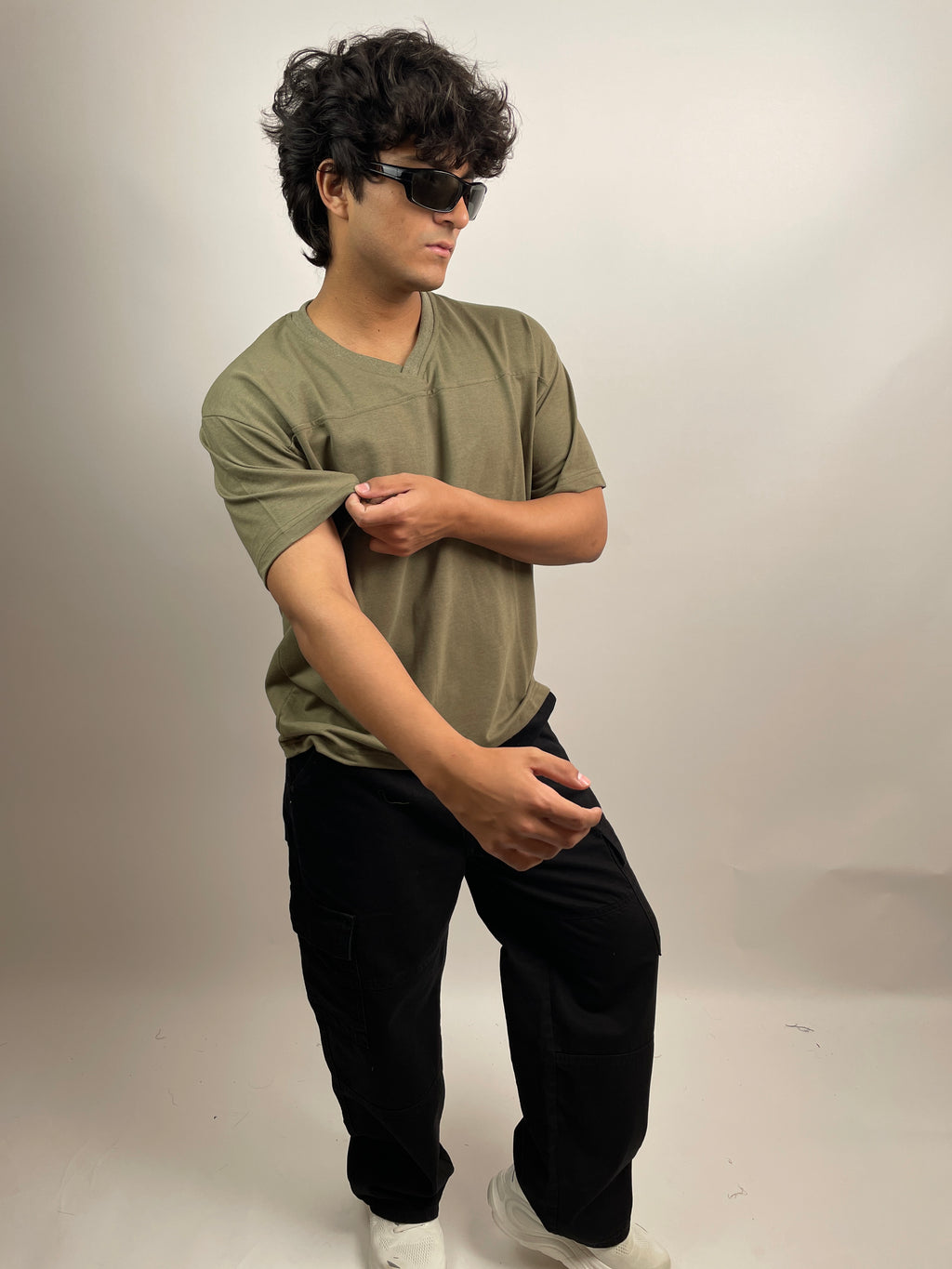 MOSS OLIVE - OVERSIZED V-NECK