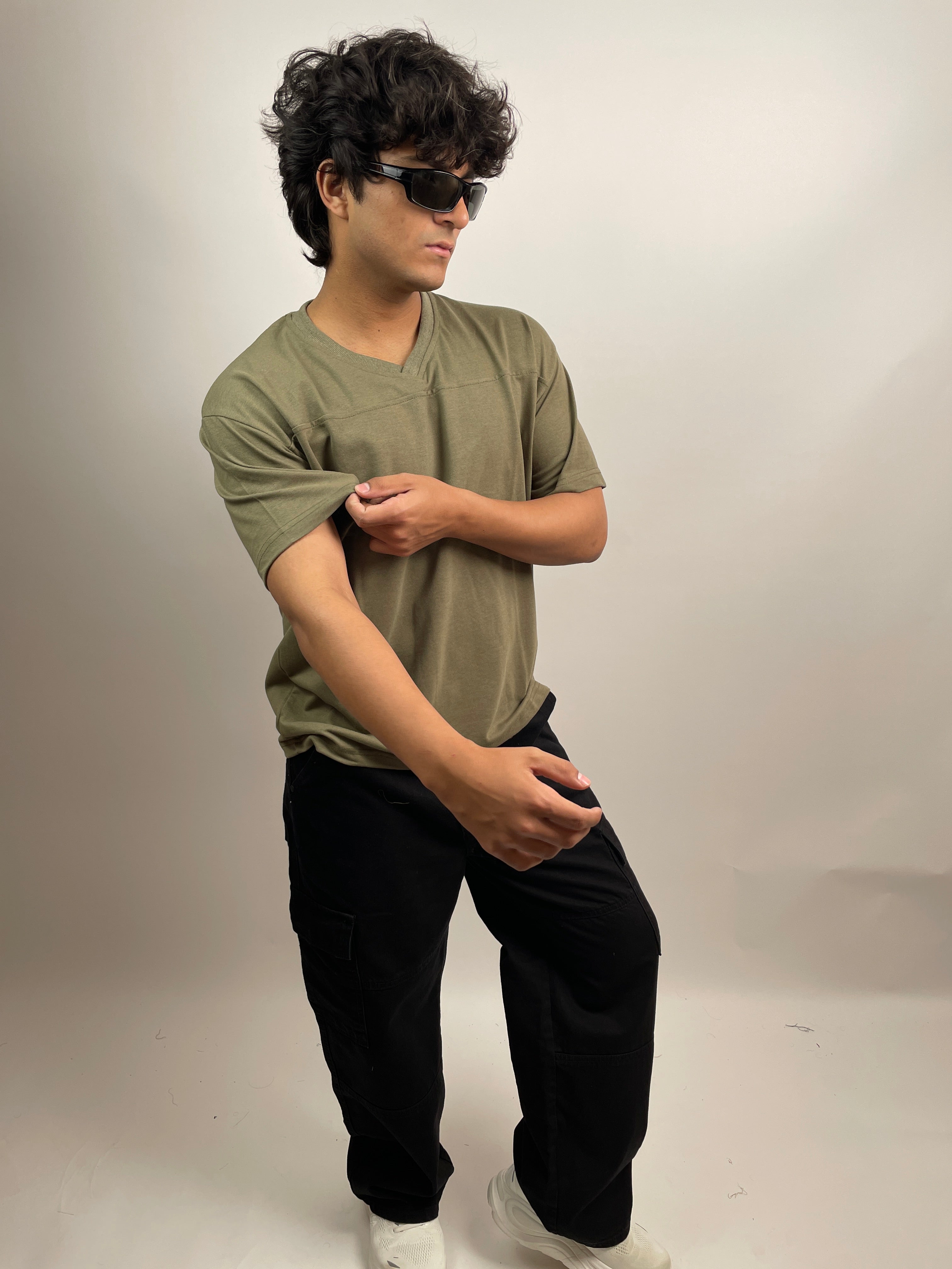 MOSS OLIVE - OVERSIZED V-NECK