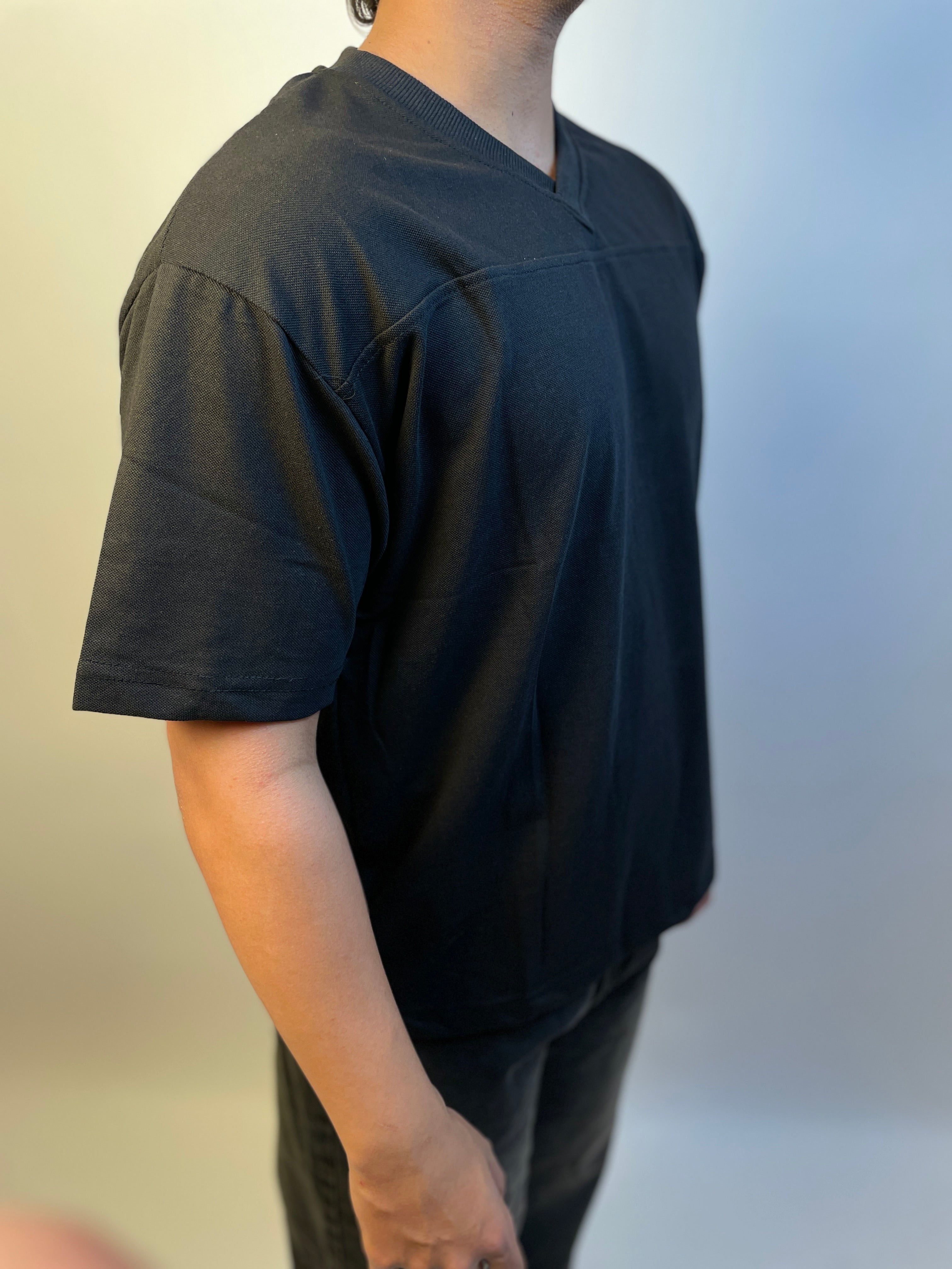 ECLIPSE BLACK - OVERSIZED V-NECK