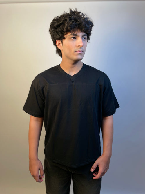 ECLIPSE BLACK - OVERSIZED V-NECK