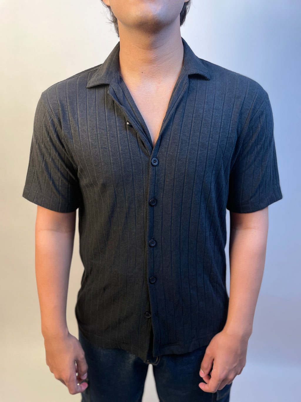 GRAPHITE BLACK - DROP NEEDLE BUTTON-DOWN